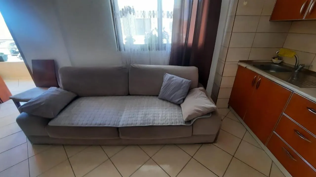 Crew Hostel 2 Tirana