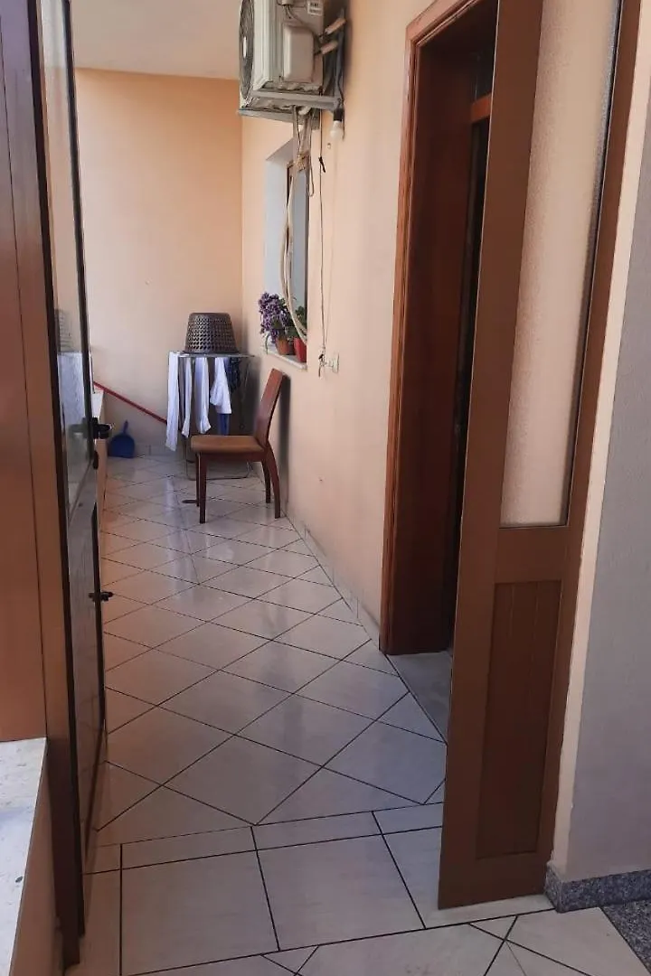 Crew Hostel 2 Tirana