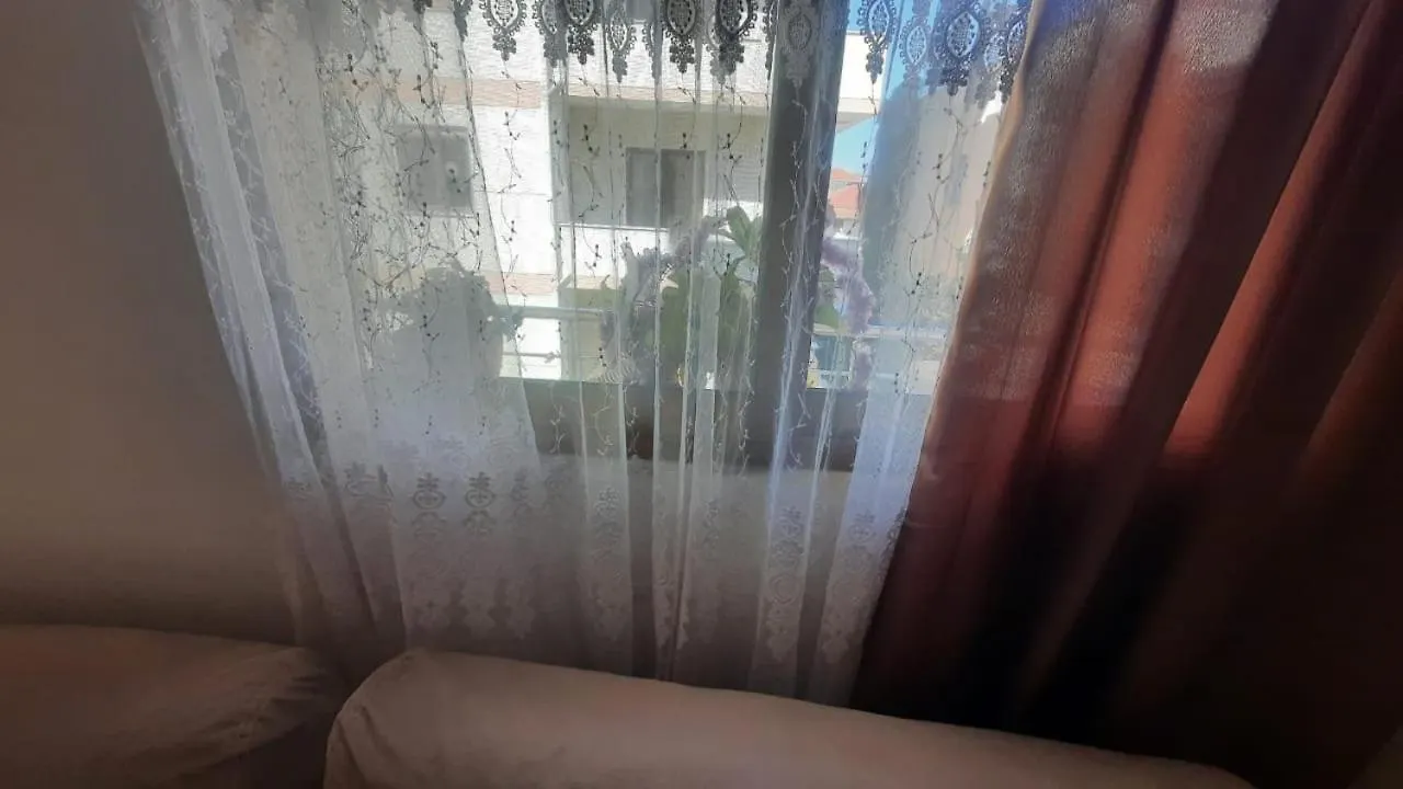 Crew Hostel 2 Tirana