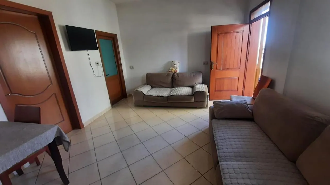 Crew Hostel 2 Tirana