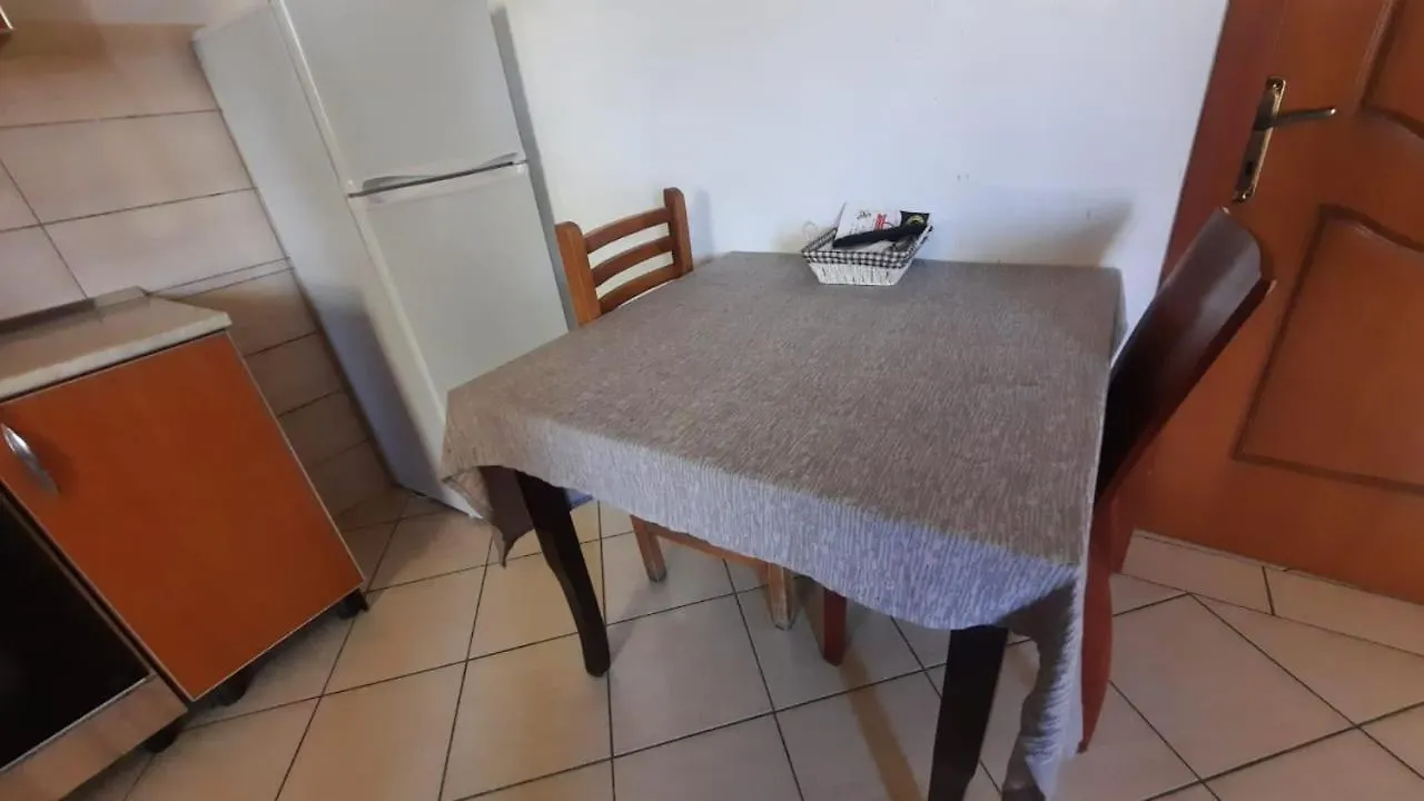Crew Hostel 2 Tirana